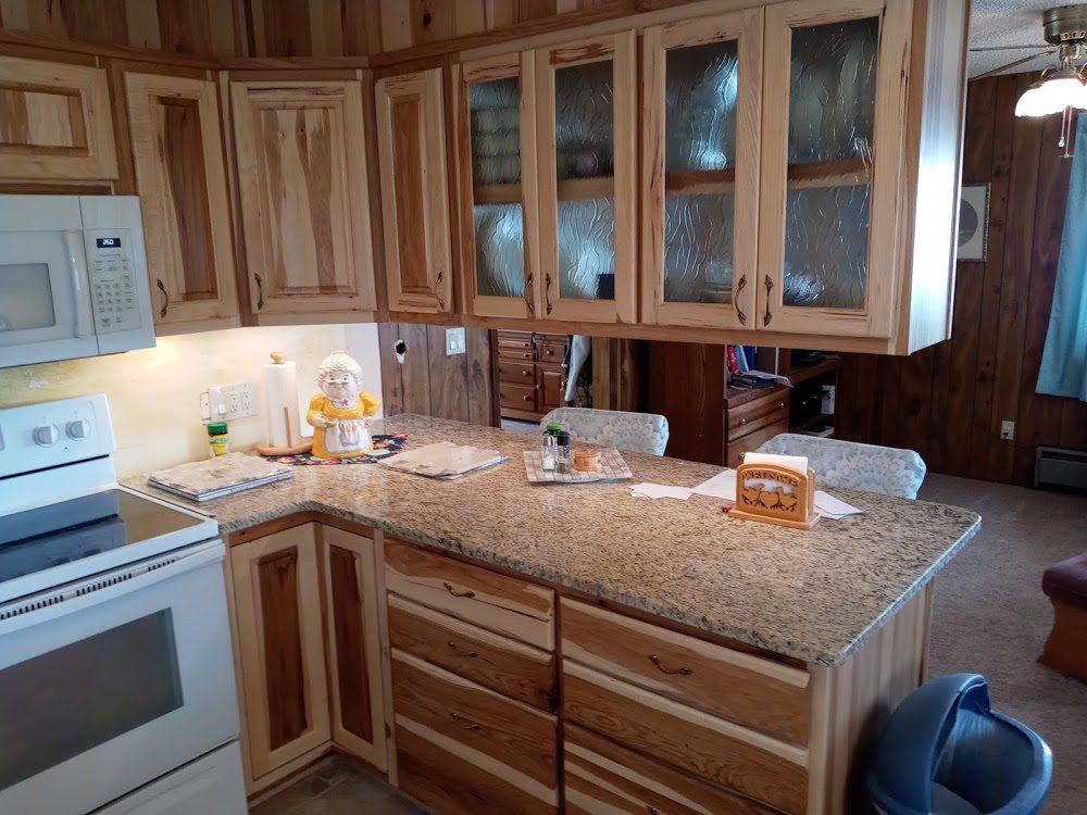 Custom Cabinets & Countertops